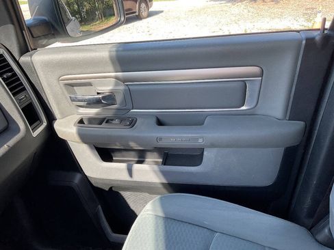 Used 2017 RAM 1500 Classic SLT RWD image 14