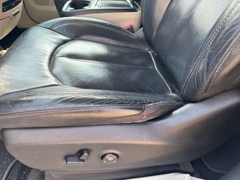 Used 2020 Chrysler Pacifica Touring-L Plus FWD image 9