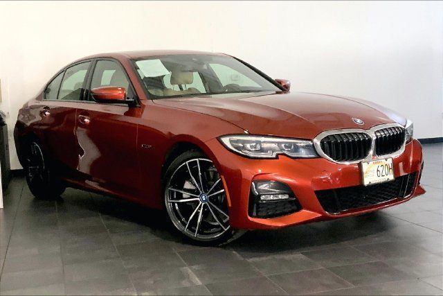 Used 2022 BMW 330e w/ M Sport Package RWD image 2