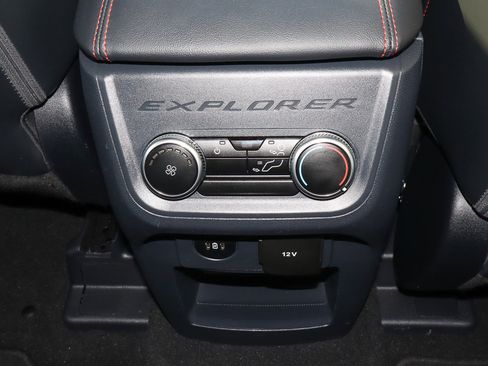 Used 2025 Ford Explorer ST-Line w/ ST-Line Street Pack image 21