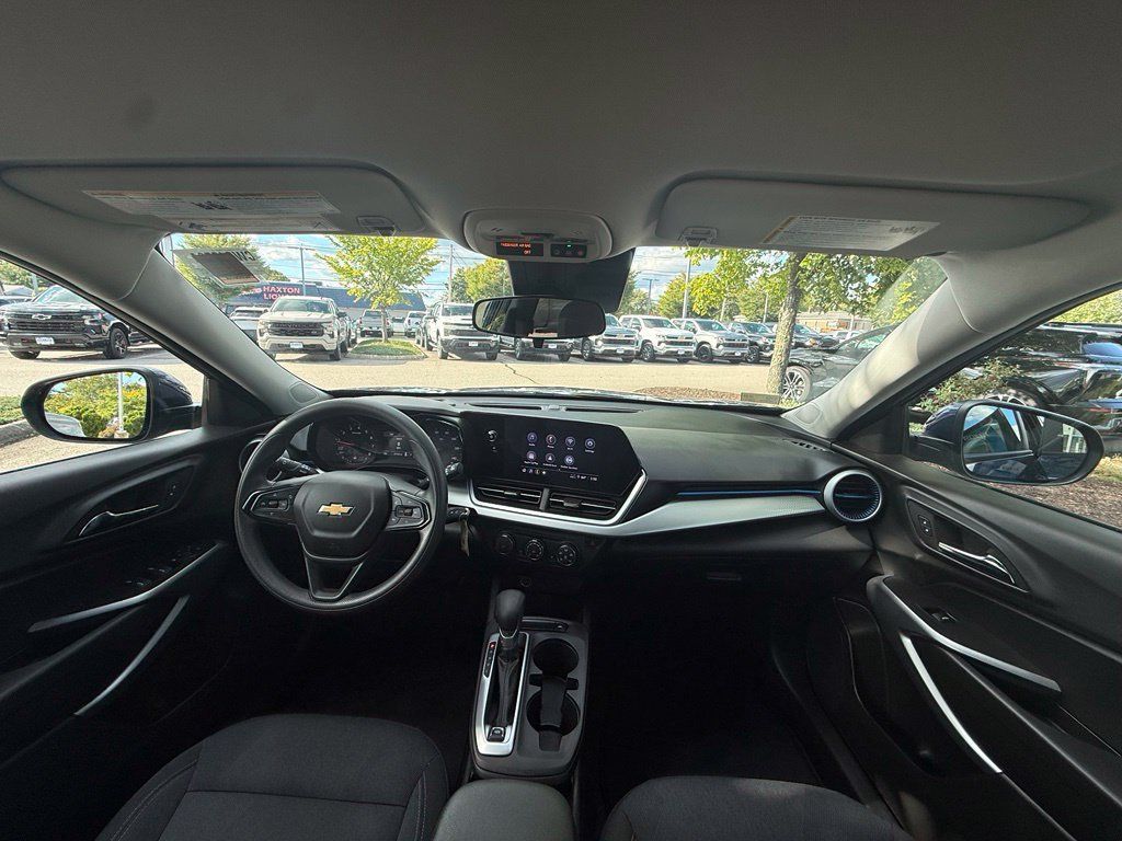 Used 2024 Chevrolet Trax LS w/ LS Convenience Package FWD image 26
