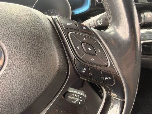 Used 2019 Toyota C-HR XLE FWD image 15