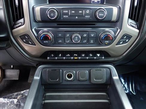 Used 2019 GMC Sierra 2500 Denali w/ Duramax Plus Package AWD/4WD image 18