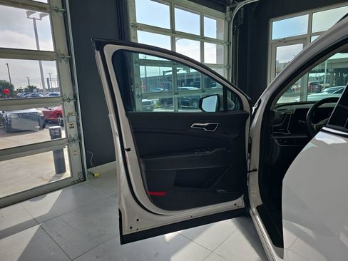 Certified 2025 Kia Sportage SX image 14