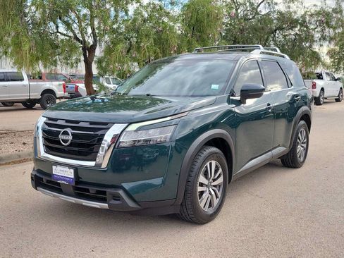Used 2023 Nissan Pathfinder SL FWD image 4