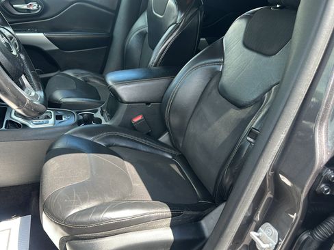 Used 2018 Jeep Cherokee Latitude Plus FWD image 22