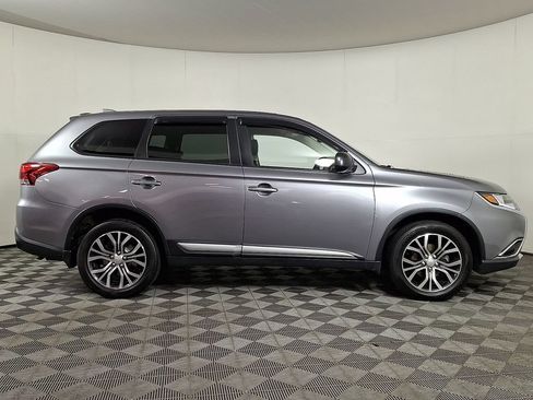 Used 2018 Mitsubishi Outlander ES AWD/4WD image 10