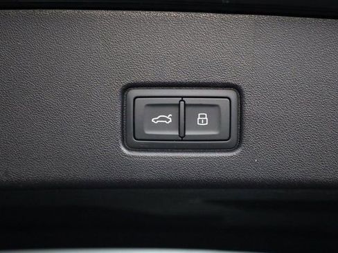 Used 2024 Audi Q4 e-tron Premium Plus w/ Premium Plus image 27
