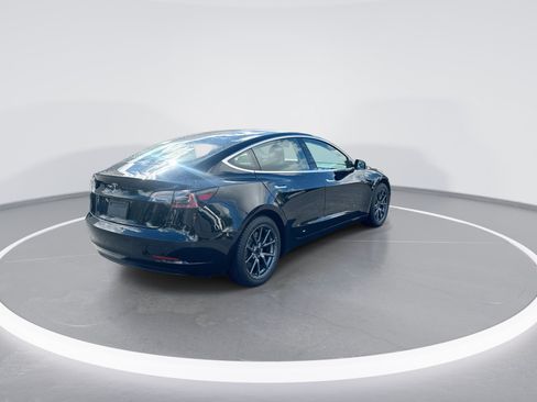 Used 2019 Tesla Model 3 Standard Range RWD image 9