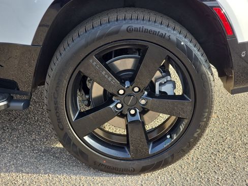 New 2026 Land Rover Defender 130 X-Dynamic SE image 34