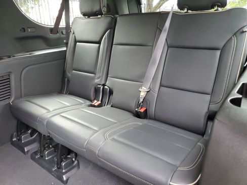 Used 2023 GMC Yukon XL SLT w/ SLT Premium Package AWD/4WD image 11