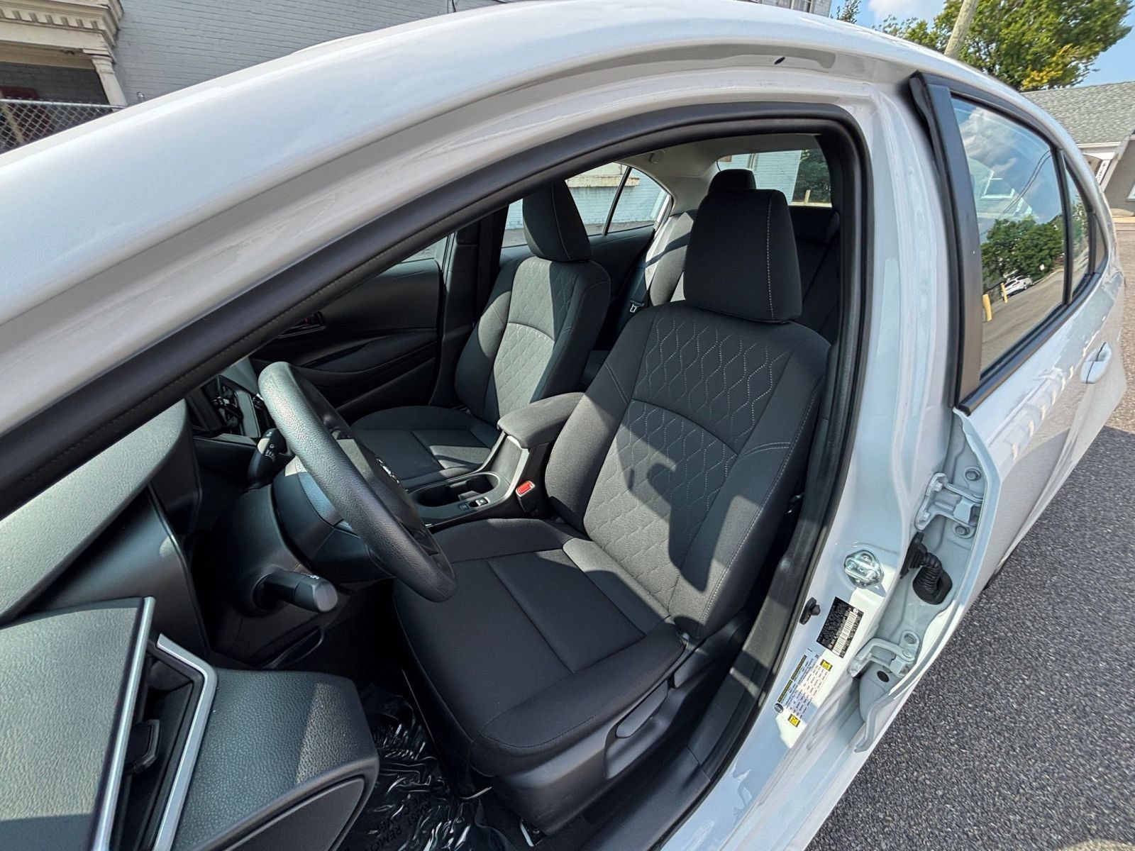 Used 2025 Toyota Corolla LE FWD image 33