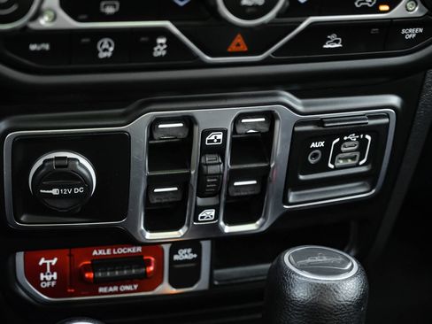 Used 2023 Jeep Gladiator Mojave AWD/4WD image 28
