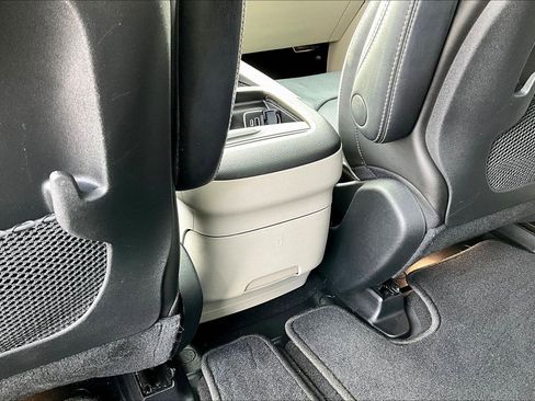 Used 2022 Chrysler Pacifica Limited image 11