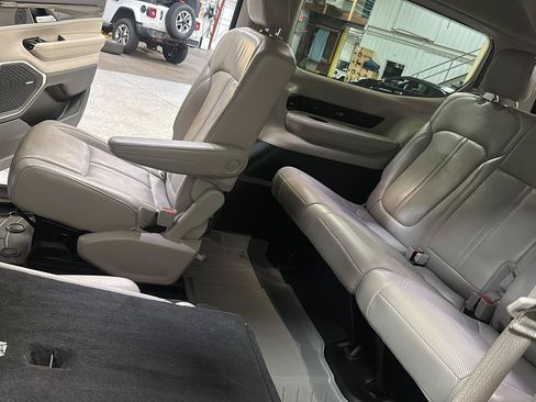 Used 2022 Jeep Wagoneer Series II w/ Flexible Seating Group AWD/4WD image 28