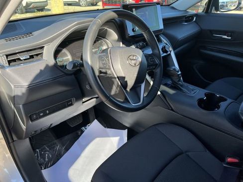Used 2024 Toyota Venza LE image 11
