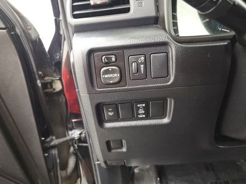 Used 2017 Toyota 4Runner SR5 AWD/4WD image 16