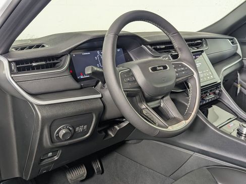 New 2025 Jeep Grand Cherokee L Altitude RWD image 13