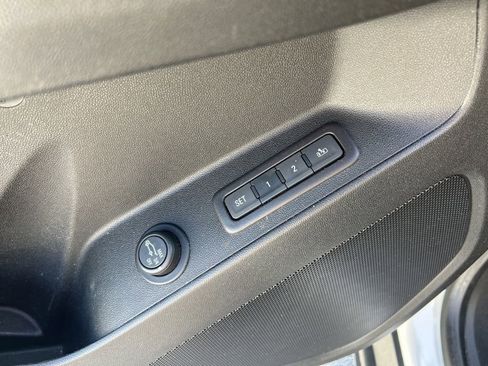 Used 2018 Chevrolet Equinox Premier image 20