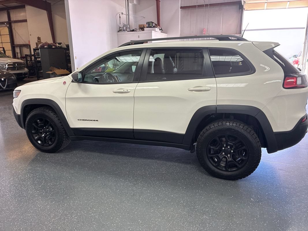 Used 2019 Jeep Cherokee Trailhawk w/ Cold Weather Group AWD/4WD image 7