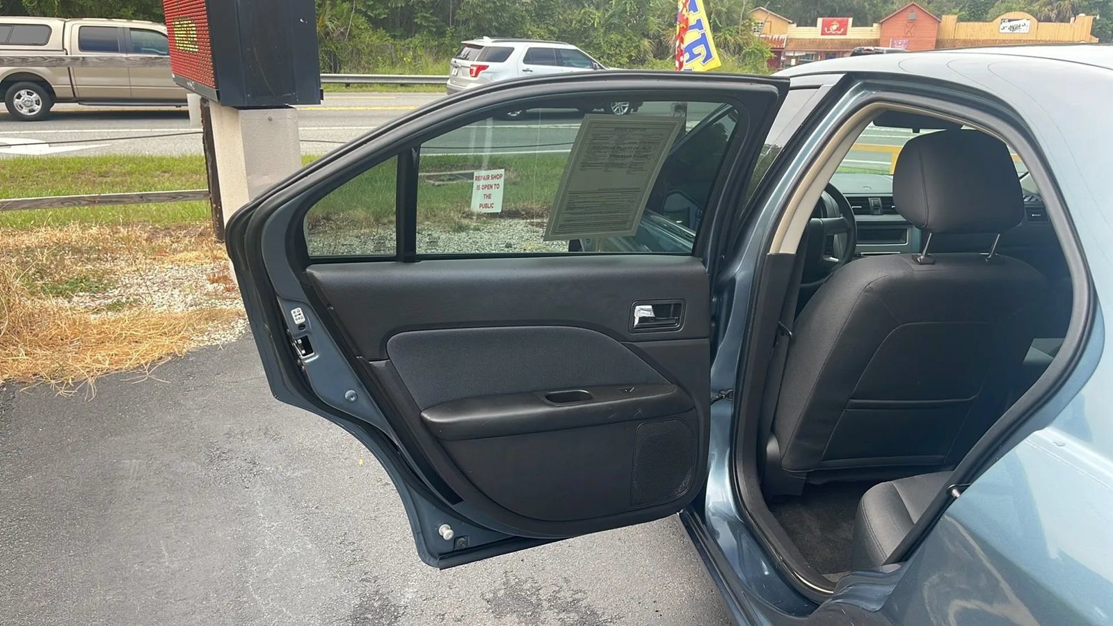 Used 2011 Ford Fusion SE FWD image 11
