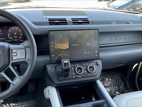 New 2026 Land Rover Defender 110 X-Dynamic SE image 9