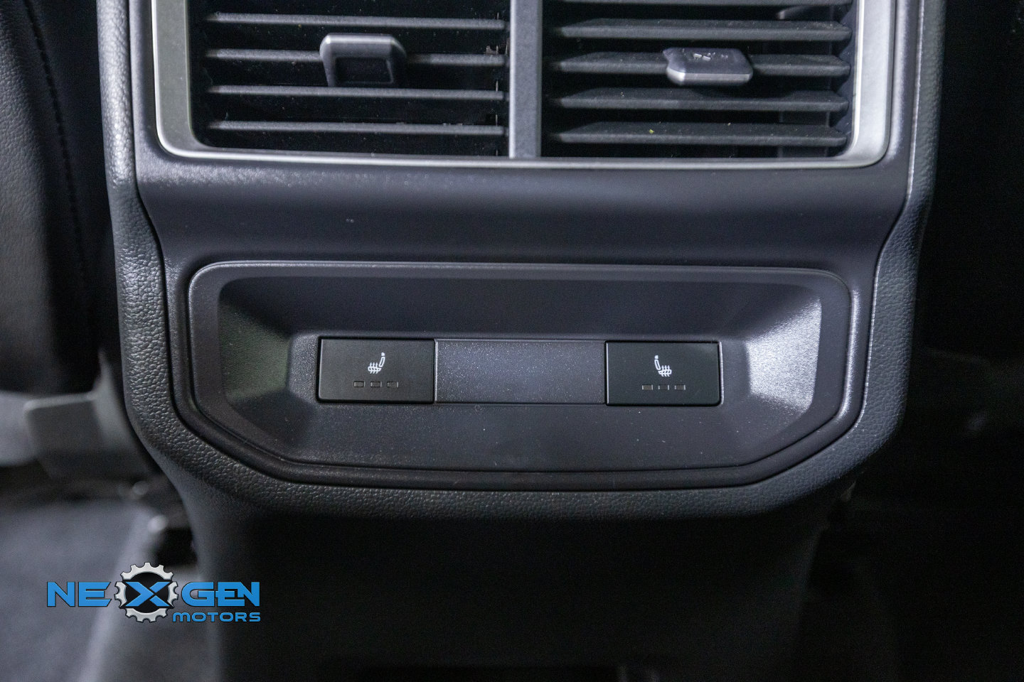 Used 2024 Volkswagen Atlas Cross Sport SEL Premium R-Line AWD/4WD image 31