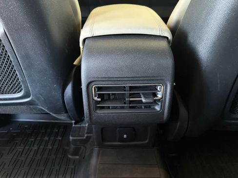 Used 2025 Lincoln Corsair AWD image 11