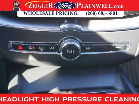 Used 2018 Volvo XC60 T6 Momentum w/ Advanced Package image 24