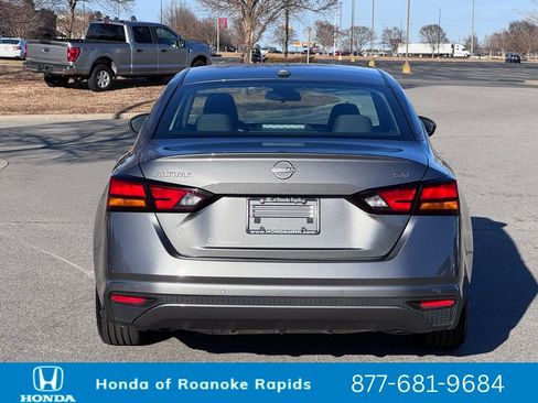 Used 2024 Nissan Altima 2.5 SV image 4