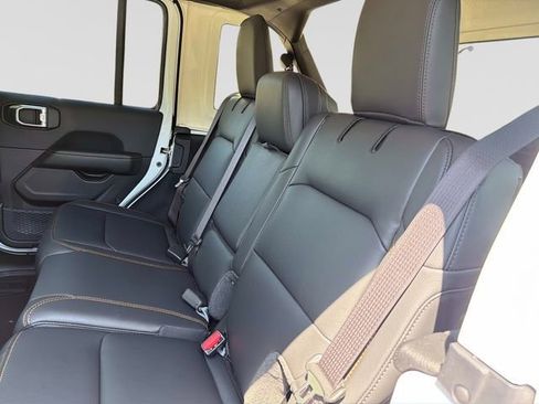 New 2026 Jeep Wrangler Unlimited Sahara AWD/4WD image 15