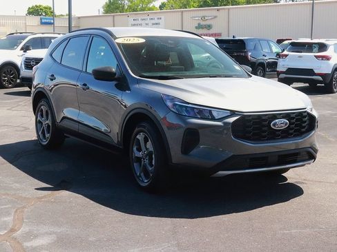 Used 2025 Ford Escape ST-Line AWD/4WD image 3