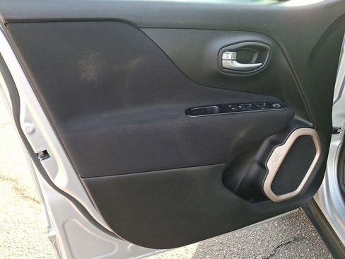 Used 2016 Jeep Renegade Latitude image 14