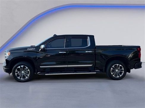 Used 2025 Chevrolet Silverado 1500 High Country w/ Z71 Off-Road Package AWD/4WD image 6