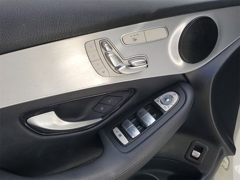 Used 2019 Mercedes-Benz GLC 300 w/ Premium Package image 18