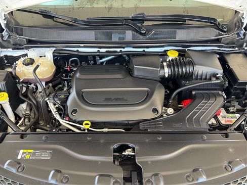 Used 2020 Chrysler Pacifica Touring-L FWD image 14