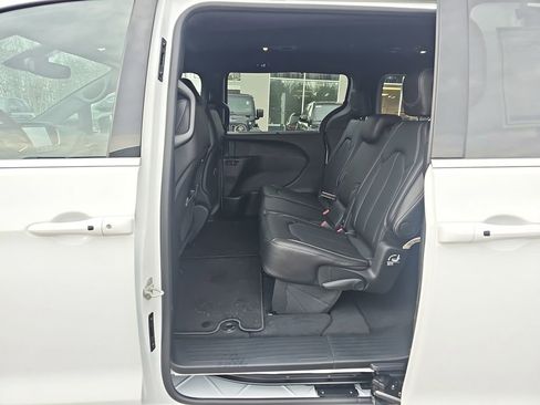 New 2026 Chrysler Pacifica Select FWD image 23