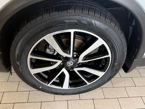 Used 2019 Nissan Rogue SL w/ Premium Package FWD image 24