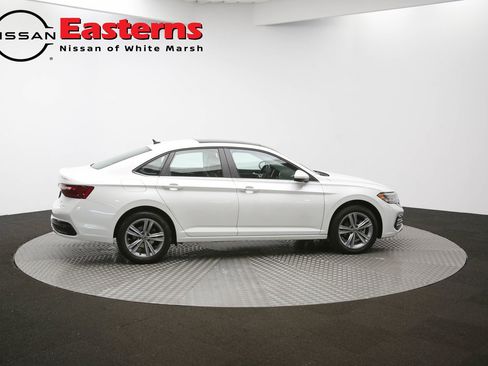 Used 2023 Volkswagen Jetta SE w/ Panoramic Sunroof Package image 42