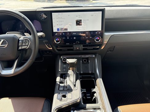 Certified 2025 Lexus GX 550 w/ Cold Area Package AWD/4WD image 30