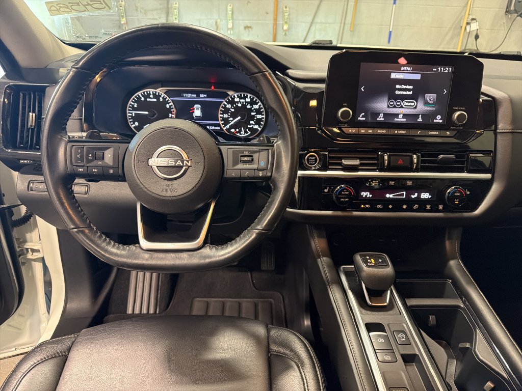 Used 2022 Nissan Pathfinder SV w/ SV Black Package FWD image 6