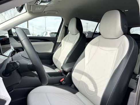 New 2026 Volkswagen Tiguan SE FWD image 12