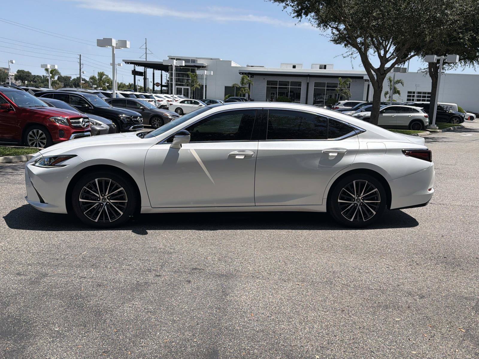 Used 2025 Lexus ES 350 w/ Premium Package FWD image 6