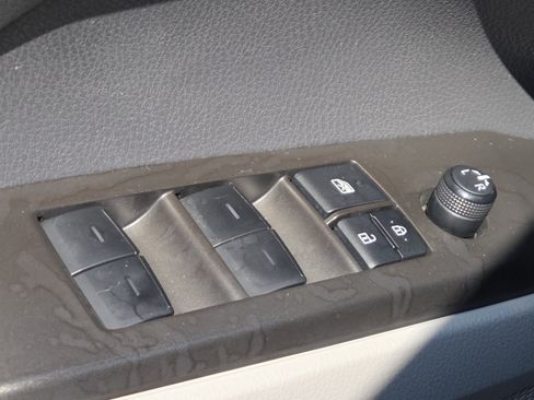 Used 2022 Toyota Camry LE w/ Carpet Mat Package (TMS) FWD image 26