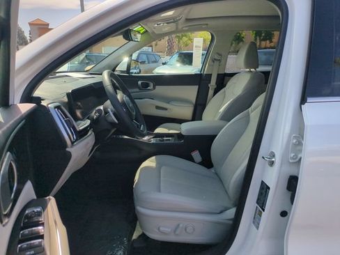 Certified 2025 Kia Sorento EX w/ EX Panoramic Sunroof Package AWD/4WD image 15