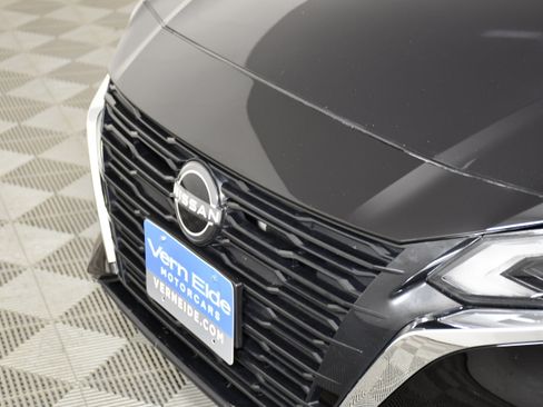 Used 2024 Nissan Altima 2.5 SV FWD image 11