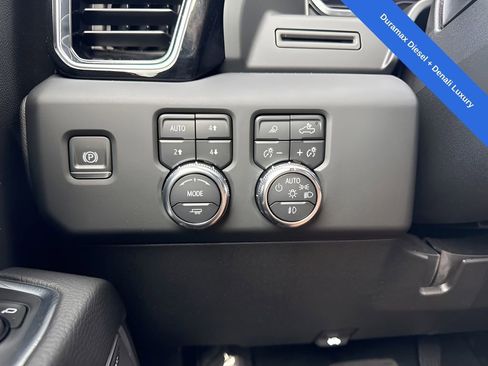 Used 2024 GMC Sierra 3500 Denali AWD/4WD image 28