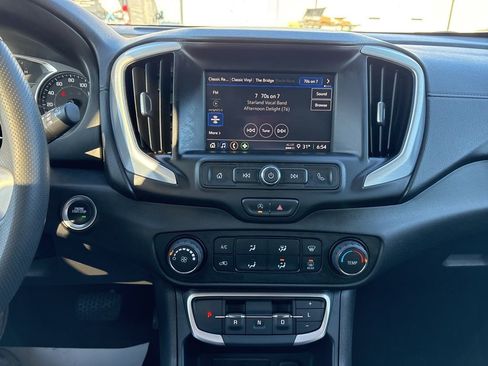 Used 2024 GMC Terrain SLE image 34