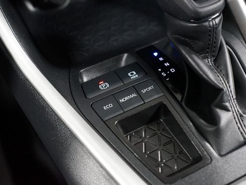 Certified 2025 Toyota RAV4 XLE FWD image 22