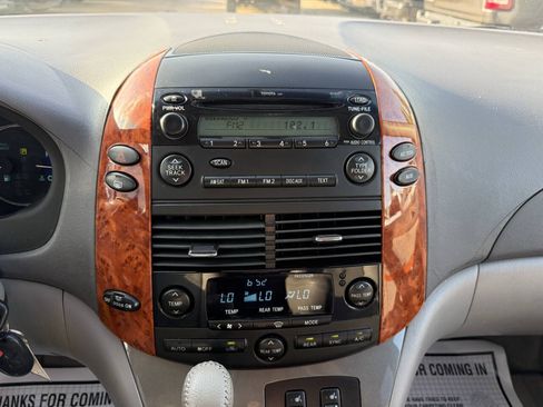 Used 2009 Toyota Sienna XLE FWD image 24